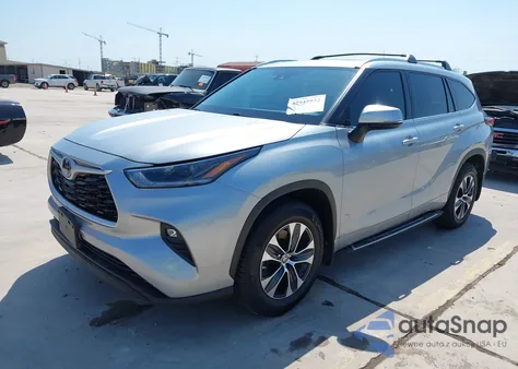 2021 Toyota Highlander Xle z USA, uszkodzony, nr VIN 5TDGZRAH8MS527199